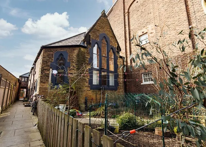The Scouse House - Air Host & Stay - Quirky 2 Bedroom