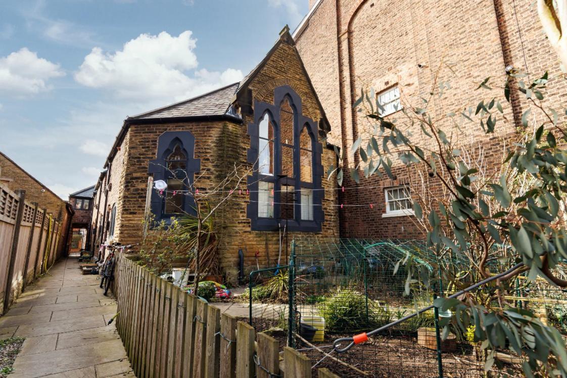 The Scouse House - Air Host & - Quirky 2 Bedroom Holiday home *