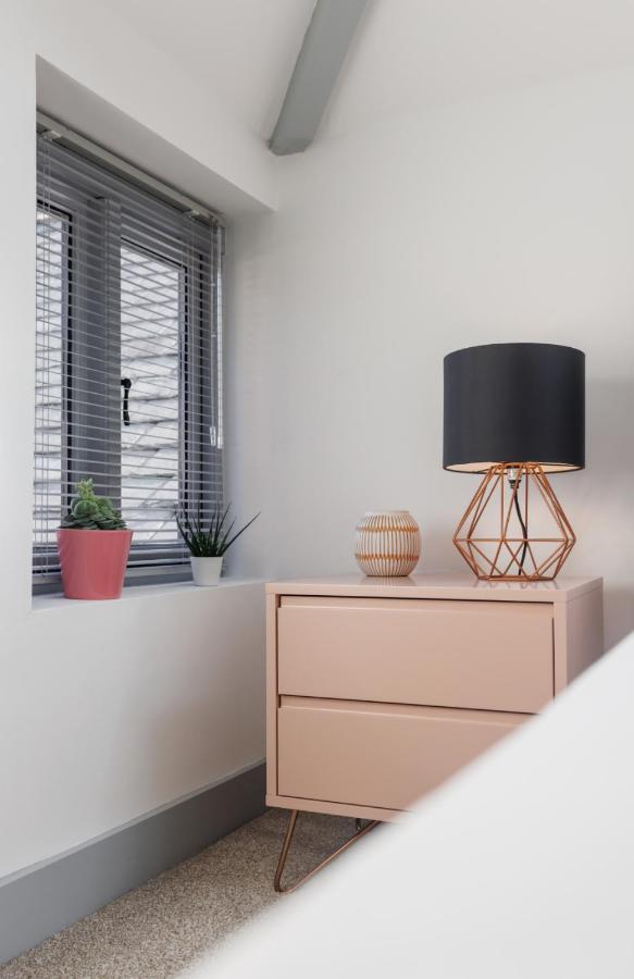 The Scouse House - Air Host & - Quirky 2 Bedroom Holiday home *